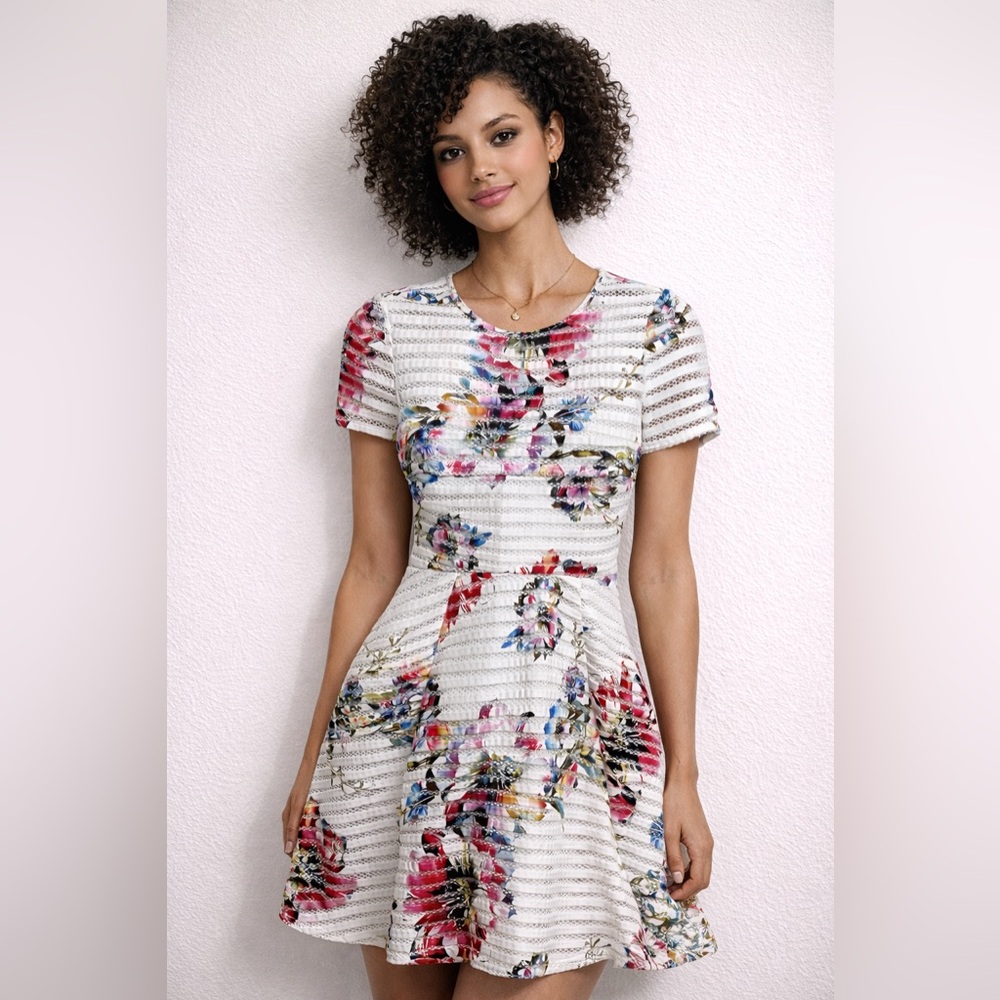 Forever 21 floral dress fit & flare skater style festive party reception size S
